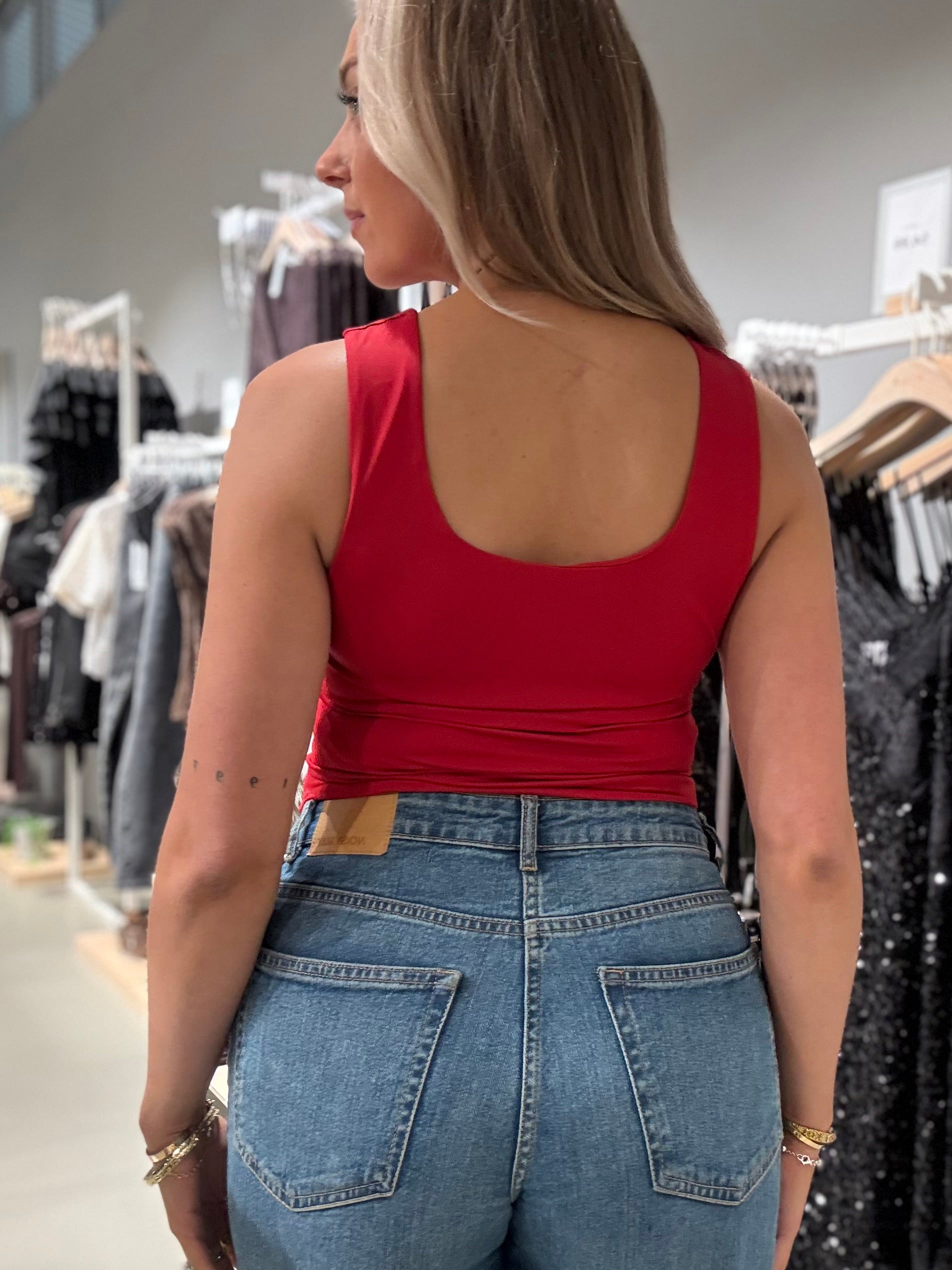 VIKENZA Tank Top - Savvy Red